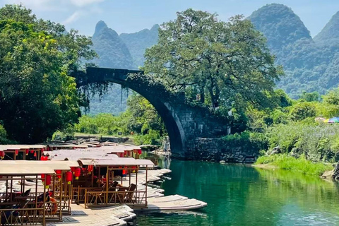 阳朔：天际线山脊、玉龙江和十里画廊阳朔：天际线山脊、玉龙河和十里画廊