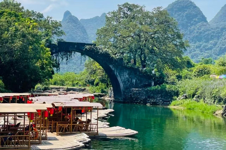 阳朔：天际线山脊、玉龙江和十里画廊阳朔：天际线山脊、玉龙河和十里画廊