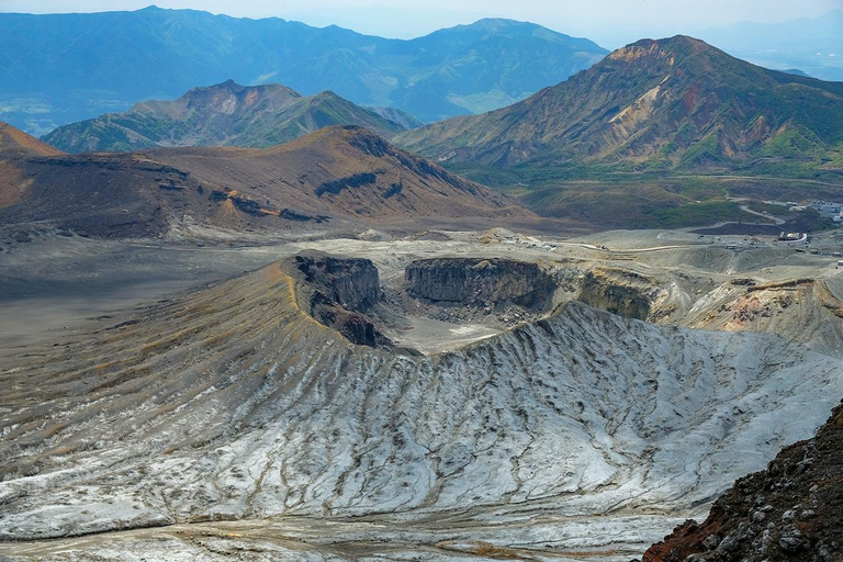 Desde Fukuoka: Excursión de un día al Castillo de Kumamoto, Mt.Aso y Kurokawa