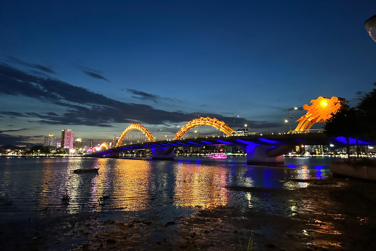 Da Nang: Tour gastronomico serale in motocicletta