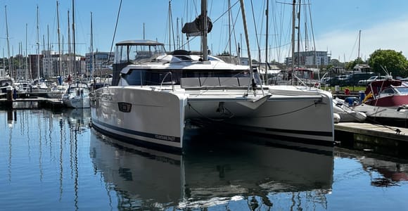 Barcelona: Private Luxury Ocean Catamaran Trip