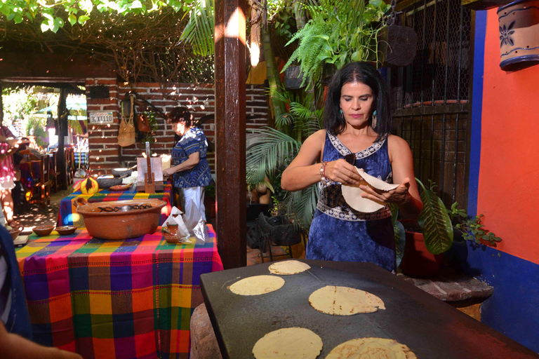 El Quelite: Molcajete Salsa en Tortilla Maken Workshop