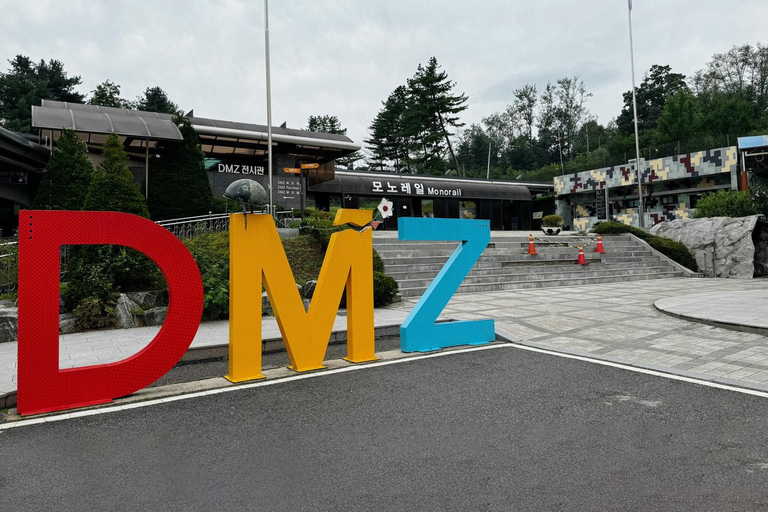 Da Seul: Tour di un giorno della DMZ e del Geoparco UNESCO delle Cascate di JaeinPartenza dalla stazione DHCP Uscita 10