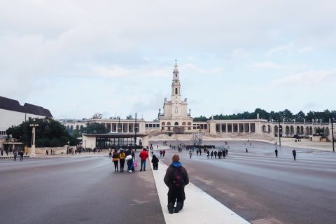 Fátima, Óbidos, Batalha e Nazaré: tour privato da Lisbona