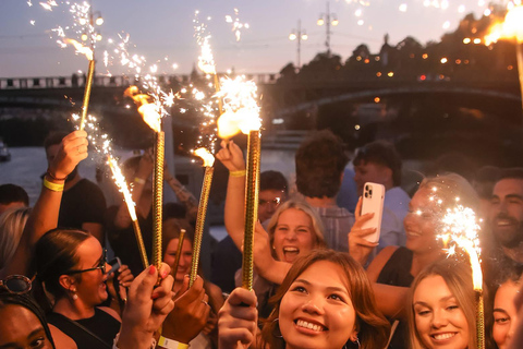 Prag: Silvester-VIP-Boat-Party + EPIC ClubPrag: VIP-Silvesterparty auf einem Boot + EPIC Club