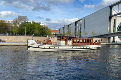 Berlin: Historic Boat Sightseeing City Center Tour Berlin: Historic Spree Sightseeing Boat Tour of City Center