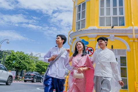 Phuket Old Town: Authentic Thai Costume Cultural Experience