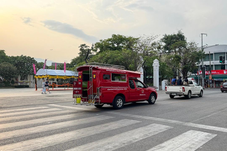 Chiang Mai: Boat Cruise, TukTuk & Songtaew Ride Shared Group