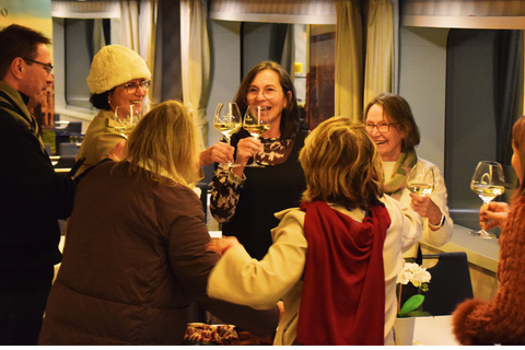Budapest: NYE Sightseeing Party Cruise with Live DJ NYE Sightseeing Party Cruise with Live DJ