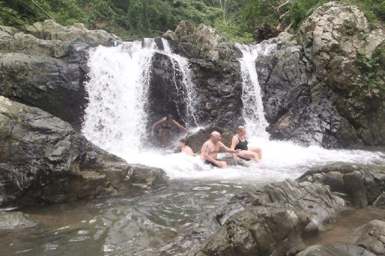 Nadi : visite d&#039;une jounée du village de Nalesutale