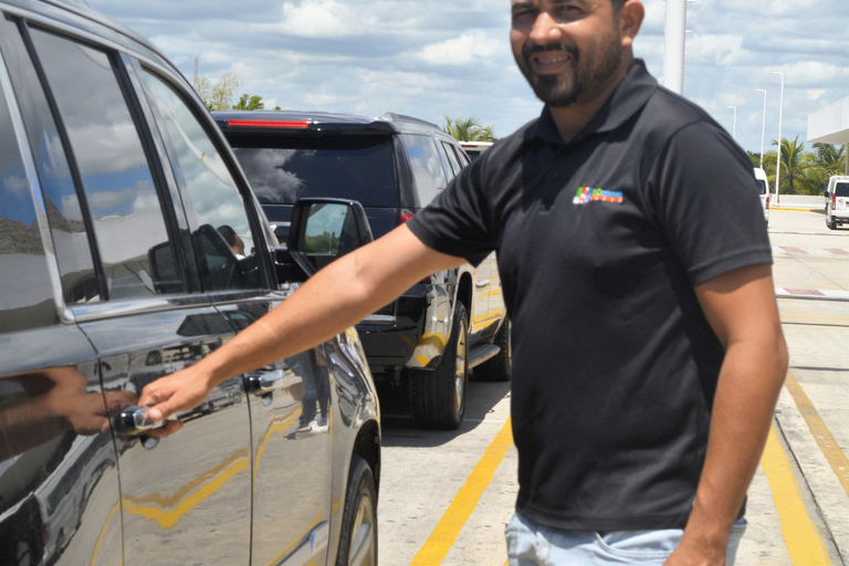 Punta Cana: VIP Cadillac Transfer to/from Airport (PUJ) Roundtrip