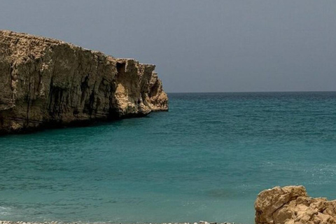 Muscat: Fins View, Wadi Jahal & Bimmah Tour