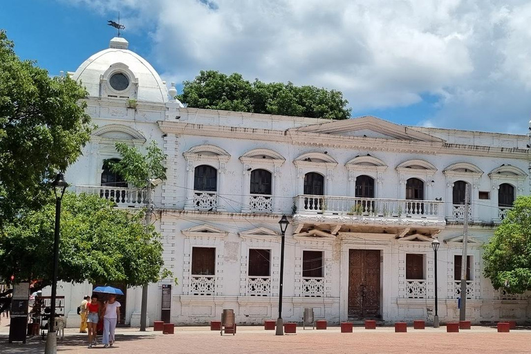 SANTAMARTA: Panoramic CITY TOUR of History and Culture, in Chiva