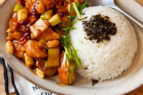 Shanghai: Chinese Cooking Class with Michelin Chef