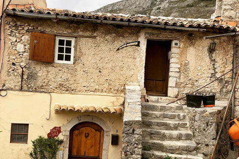 尼斯周边栖息的中世纪村庄。