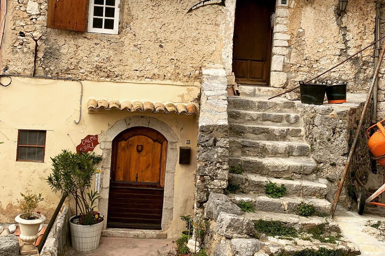 尼斯周边栖息的中世纪村庄。