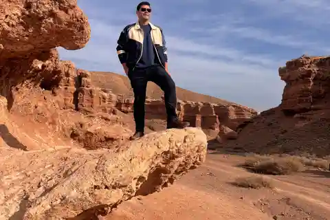 Passeio de carro privativo ao Charyn Canyon e ao lago Kolsay