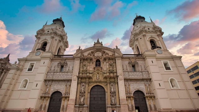 Lima Tour: Cathedral and Convents from Callao Port