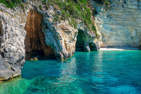 Zakynthos: Small boat trip to Keri, Mizithres & Marathonisi In English and French language