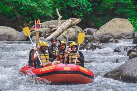 Bali: Ubud Dragon Face ATV e Ayung Rafting con pastoSolo Ubud: Grotta del Drago ATV e rafting sul fiume - con trasferimenti