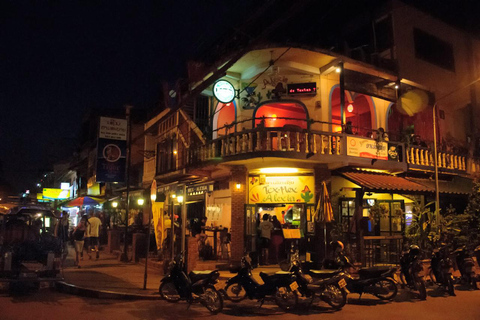 Vientiane: Night Market, Dinner, and Nightclub Guided Tour
