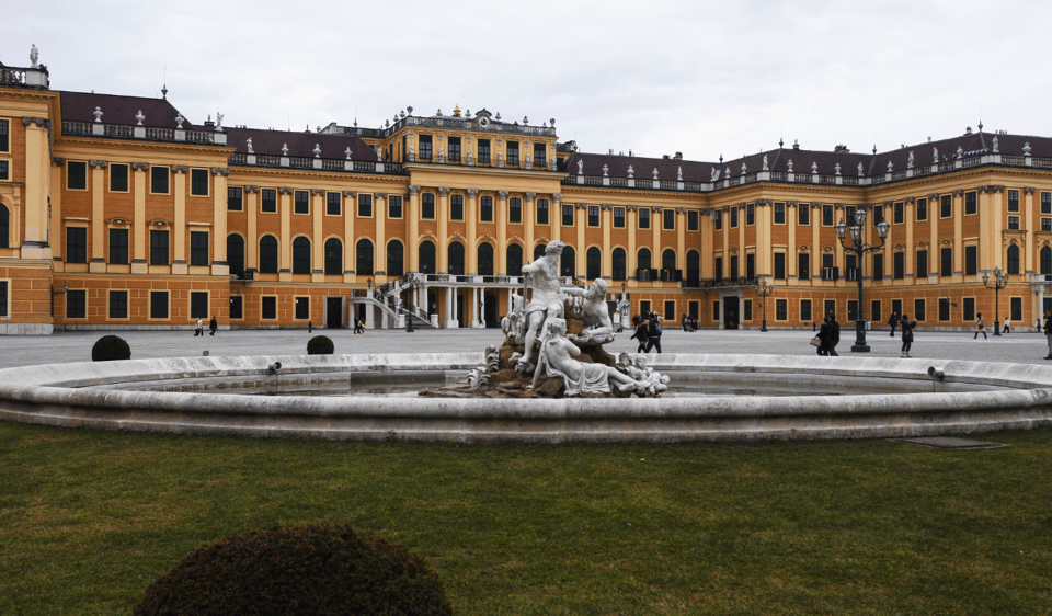 Schoenbrunn Palace Private Walking Tour - Housity