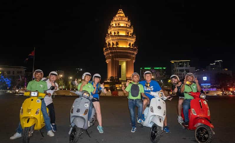Phnom Penh: 4-godzinna wieczorna wycieczka po głównych atrakcjach miasta na vespie lub tuk-tuku