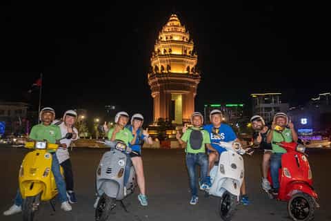 Phnom Penh : 4 h de visite nocturne des points forts en Vespa ou tuk-tuk