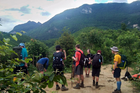 Luang Prabang: caminhada na montanha e passeio noturno pelas aldeias locais