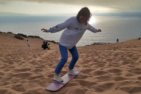 Sandboarding et coucher de soleil dans les dunes de ConconCoucher de soleil dans les dunes de Concon