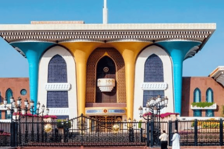 Muscat: city tour with local guide and pick up Evening city tour