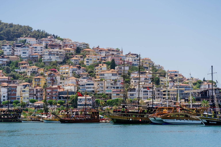 Alanya: Passeio de barco pirata com traslado opcional e almoçoAlanya: Passeio de barco pirata com ponto de encontro