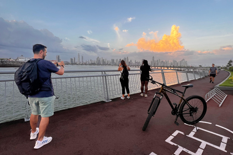 "Fietstour Casco Viejo en Panama Stad Ontdek de essentieFietstour in Panama Stad en de Oude Stad met lokale gids