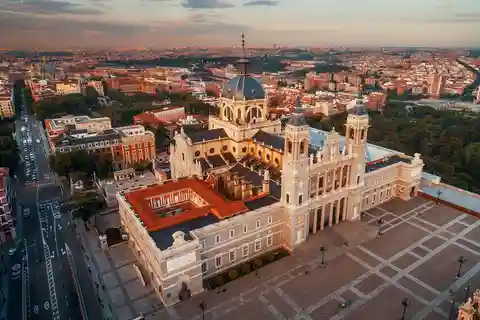 Kompletny Madryt: Habsburgowie, pałac i katedra Almudena