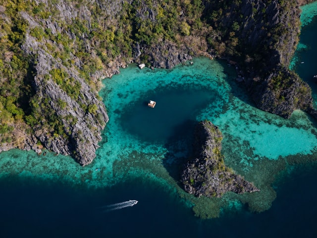 Coron: Private Speedboat Tour with Exclusive Lagoon Lunch
