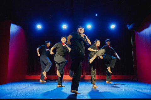 Seoul: SHOW'S Immersive Taekwondo Performance & Pub Night 2-Person Package: Admission for 2 + 1 meal + 2 drinks