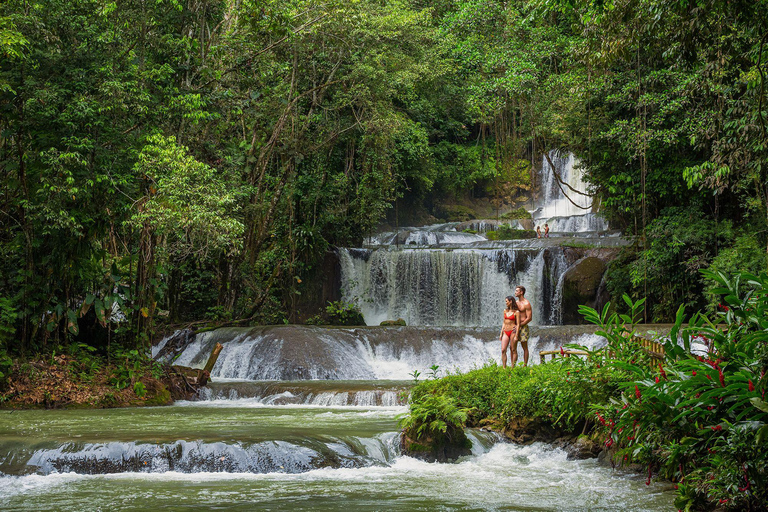 Montego Bay Group transfer to all attractions in Jamaica.Trasferimento di gruppo 2 in 1 Blue Hole &amp; Dunns River Falls 25pax