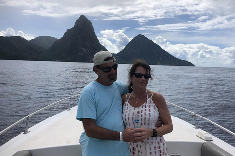 St. Lucia: Private Bootstour nach SoufriereHalbtags 25&#039; Schnellboot &quot;Israel King&quot;