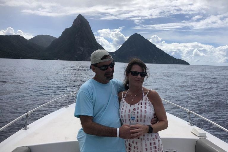 St. Lucia: Private Bootstour nach SoufriereHalbtags 25&#039; Schnellboot &quot;Israel King&quot;