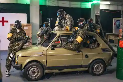 Prag'ın merkezindeki Fun Arena'da Reball Kapalı Alan Paintball