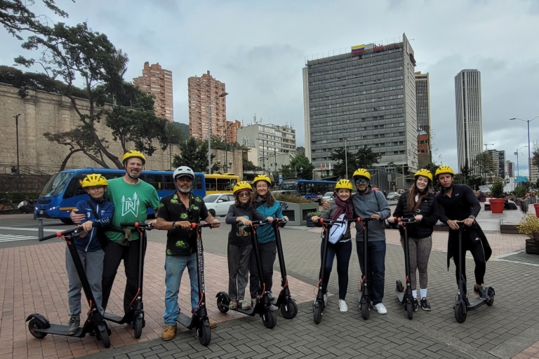 Bogota: Wycieczka skuterem odkrywająca historię La CandelariaBogota Scooter Tour przez Jaguar Agency