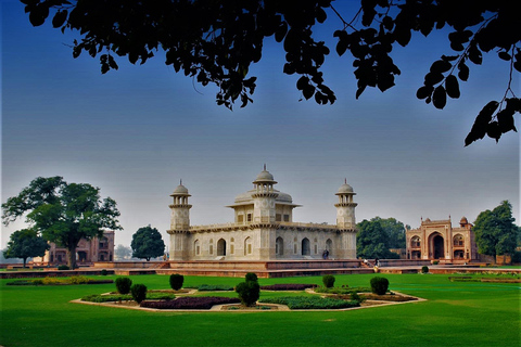 From Delhi: Taj Mahal & Agra Day Tour by Gatiman Train AC Car + 1st Class Train Tickets + Entrances + Guide + Meal