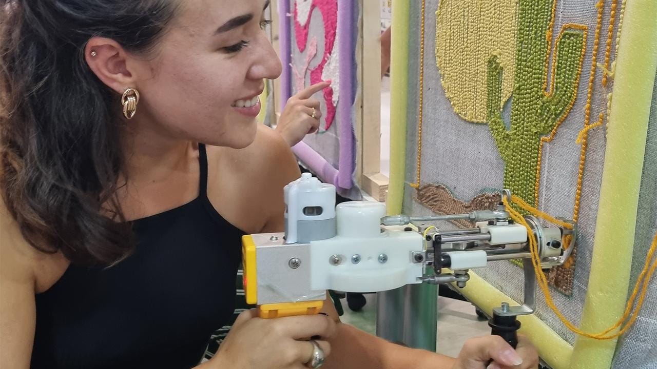 TUFTING: Lerne in einem unterhaltsamen Kurs in Valencia, wie man einen Teppich herstellt.