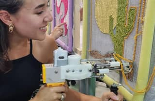TUFTING: Lerne in einem unterhaltsamen Kurs in Valencia, wie man einen Teppich herstellt.
