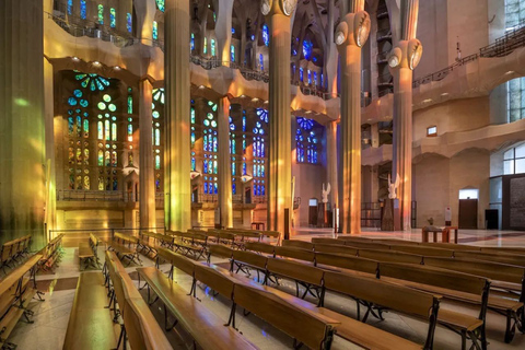 Barcelona: Sagrada Familia Skip The Line Insider Guided Tour Tour in Spanish (Monday)