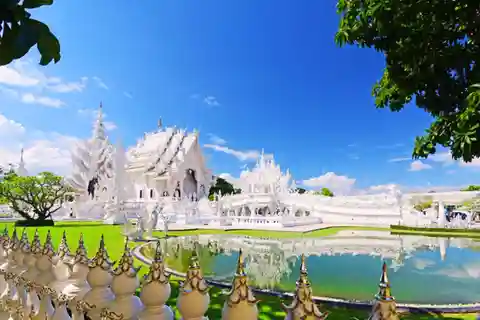 Chiang Mai: White, Blue & Big Buddha Temples in Chiang Rai