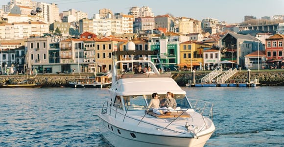 Porto: Private Yacht-Tour auf dem Duoro-Fluss mit Schwimmen & Getränken
