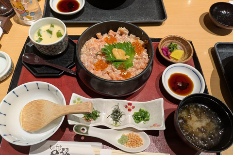 Tour di un giorno a Takayama, Shirakawa-go e KanazawaTakayama, Shirakawa-go &amp; Kanazawa Full-Day Tour