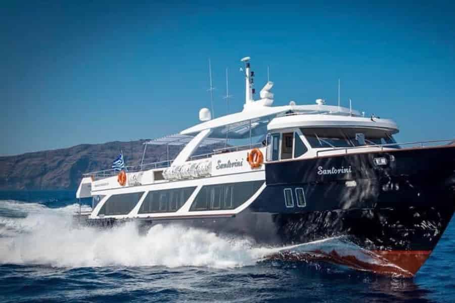 Mooie veerbootreizen tussen Santorini en Ios