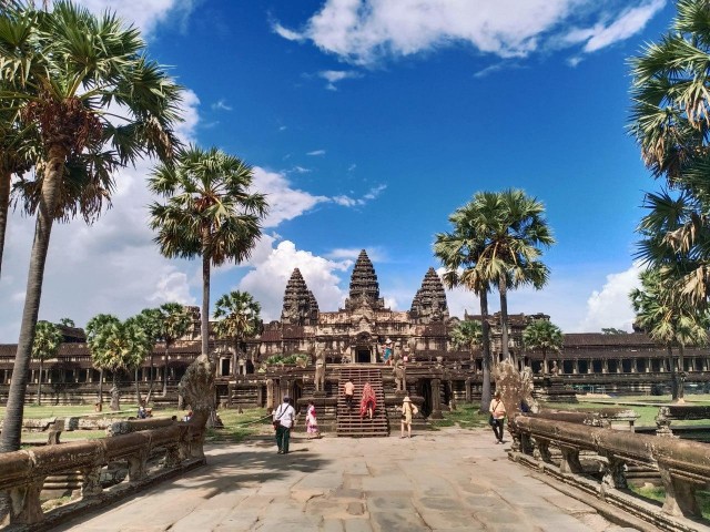 Visit One Day Shared Trip to Angkor Temples with sunset in Siem Reap